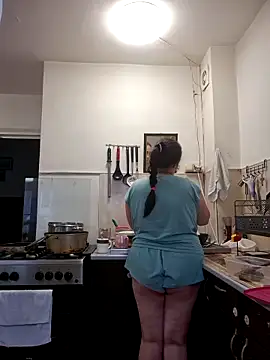 AvaLloyd online show from February 2025 02:49:01 PM