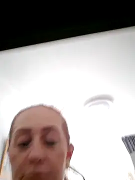 AvaLloyd online show from February 2025 04:00:01 PM