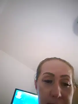 AvaLloyd online show from February 2025 02:00:01 PM