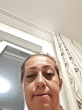 AvaLloyd online show from September 2025 02:00:02 AM