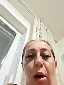 AvaLloyd online show from October 2025 02:44:01 AM