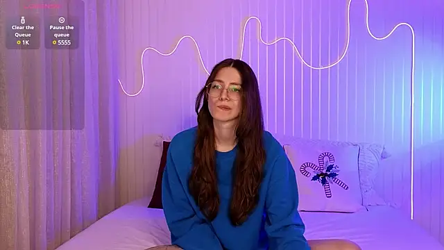 Ester Hill online show from December 2024 12:12:01 AM