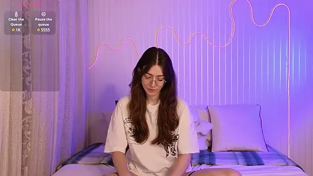 Ester Hill online show from January 2025 10:41:01 PM