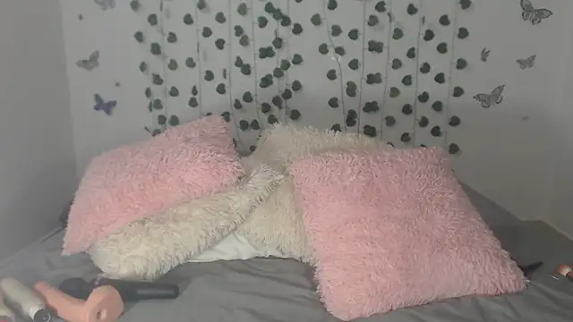 Selena v online show from February 2025 10:45:01 AM