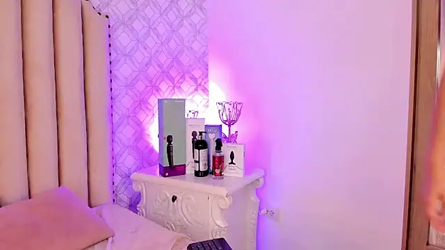 Charlotte  08 online show from January 2025 11:35:01 PM