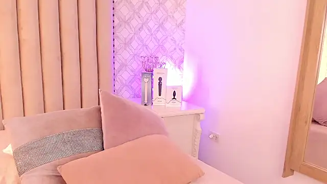 Charlotte  08 online show from February 2025 11:43:02 AM