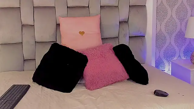 Charlotte  08 online show from September 2025 02:15:02 AM