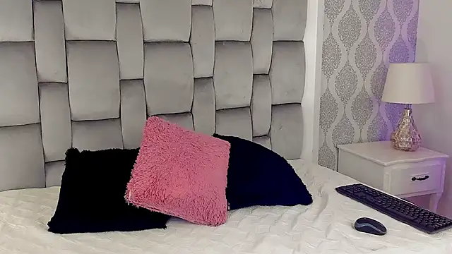 Charlotte  08 online show from November 2025 07:25:02 PM