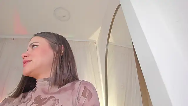 Petite Lucie online show from January 2025 10:06:01 PM