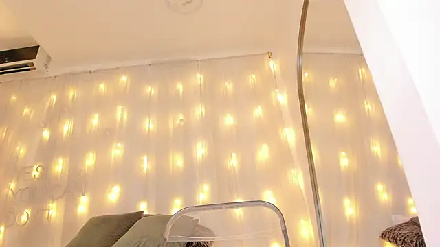 Petite Lucie online show from March 2025 10:07:02 PM