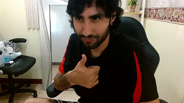 Snapshot of MilanZaire chatting on January 2025 04:02:01 AM MilanZaire online show from January 2025 04:02:01 AM