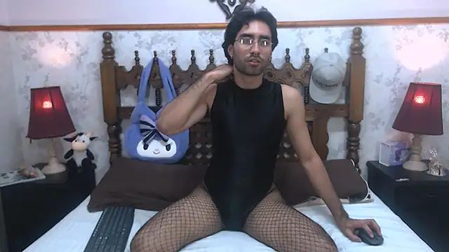 Snapshot of MilanZaire chatting on February 2025 12:43:01 AM MilanZaire online show from February 2025 12:43:01 AM