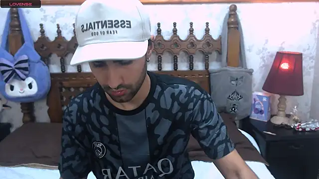 Snapshot of MilanZaire chatting on February 2025 12:54:02 AM MilanZaire online show from February 2025 12:54:02 AM