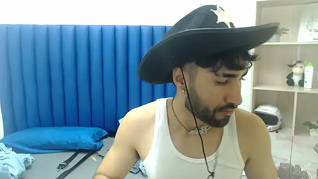 Snapshot of MilanZaire chatting on September 2025 12:21:02 AM MilanZaire online show from September 2025 12:21:02 AM