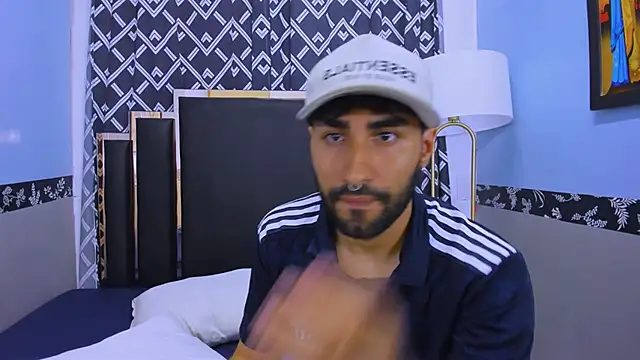 Snapshot of MilanZaire chatting on October 2025 12:44:02 AM MilanZaire online show from October 2025 12:44:02 AM