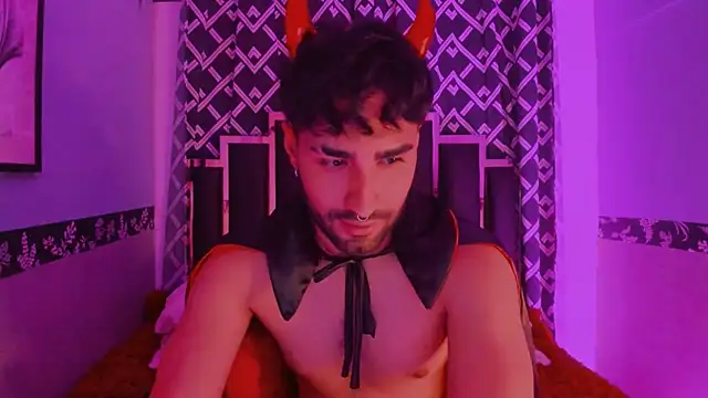 Snapshot of MilanZaire chatting on October 2025 06:31:01 PM MilanZaire online show from October 2025 06:31:01 PM