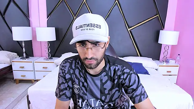 Snapshot of MilanZaire chatting on November 2025 02:55:01 AM MilanZaire online show from November 2025 02:55:01 AM