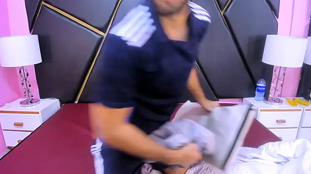 Snapshot of MilanZaire chatting on November 2025 02:12:01 AM MilanZaire online show from November 2025 02:12:01 AM