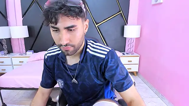 Snapshot of MilanZaire chatting on November 2025 11:49:02 PM MilanZaire online show from November 2025 11:49:02 PM