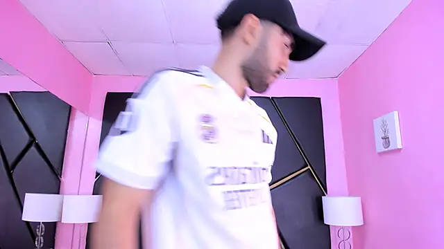 Snapshot of MilanZaire chatting on November 2025 12:52:02 AM MilanZaire online show from November 2025 12:52:02 AM