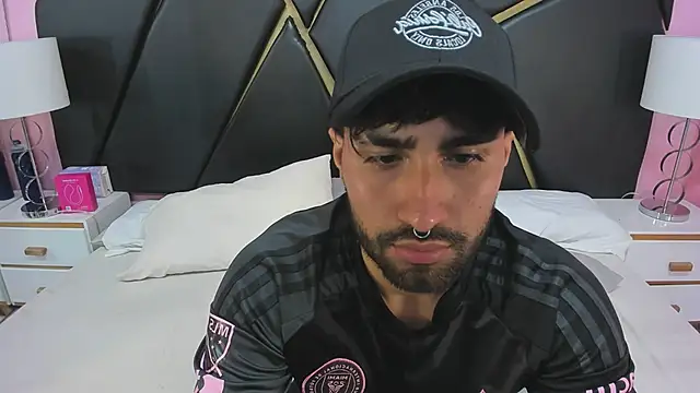 Snapshot of MilanZaire chatting on November 2025 12:33:01 AM MilanZaire online show from November 2025 12:33:01 AM