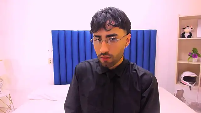 Snapshot of MilanZaire chatting on November 2025 11:29:01 PM MilanZaire online show from November 2025 11:29:01 PM