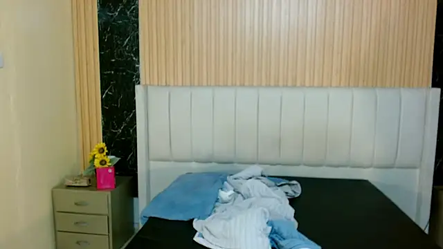 Snapshot of MilanZaire chatting on December 2025 03:30:02 PM MilanZaire online show from December 2025 03:30:02 PM