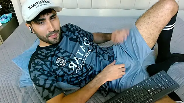 Snapshot of MilanZaire chatting on December 2025 10:58:01 PM MilanZaire online show from December 2025 10:58:01 PM