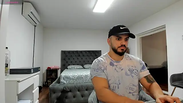 supermanboy94 online show from November 2025 06:35:01 AM