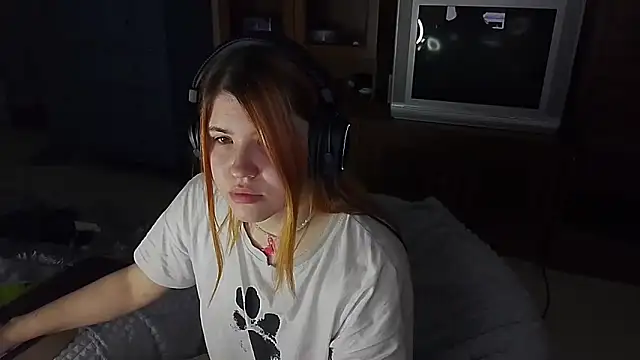 Alexa Fishex online show from November 2025 01:33:02 PM