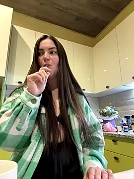 Karolina llove online show from October 2025 12:00:01 AM