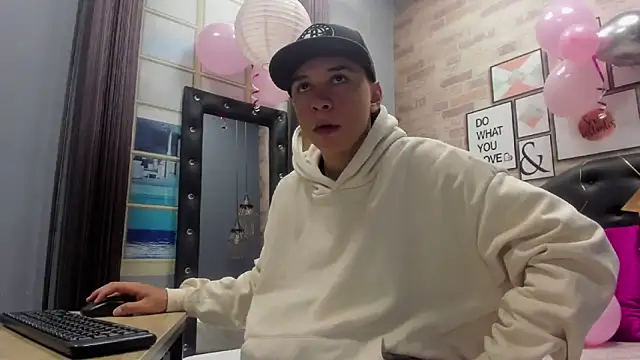 Rhaegal hot online show from February 2025 01:33:02 PM