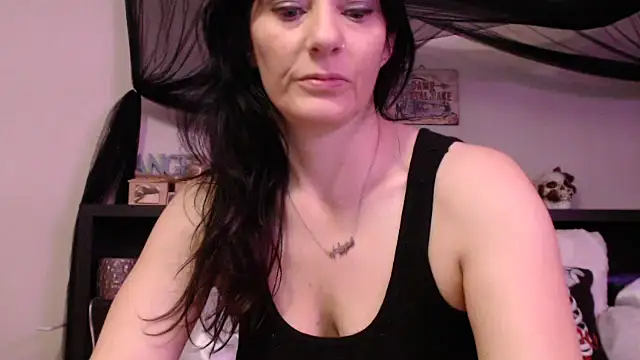Snapshot of CrystalLakeXO chatting on June 2026 04:59:02 AM CrystalLakeXO online show from June 2026 04:59:02 AM