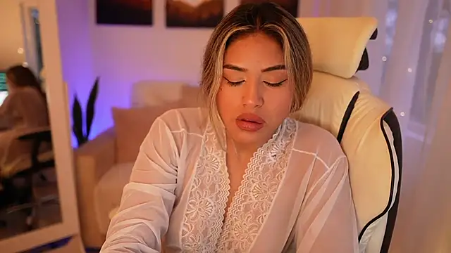 SaraParisi online show from December 2024 10:52:02 PM