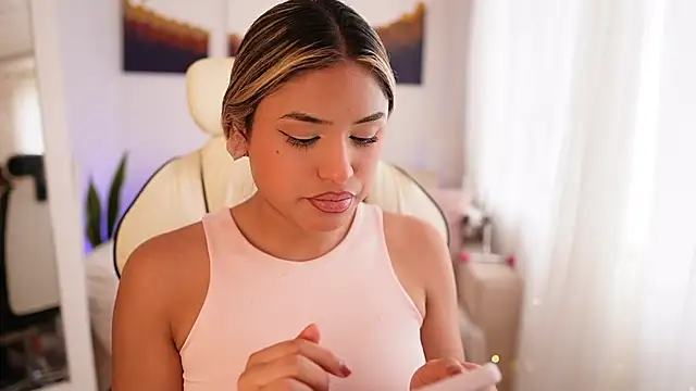 SaraParisi online show from December 2024 09:19:01 PM