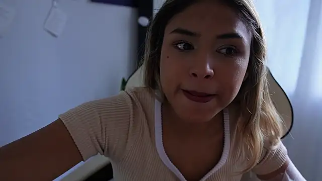 SaraParisi online show from January 2025 09:43:01 PM