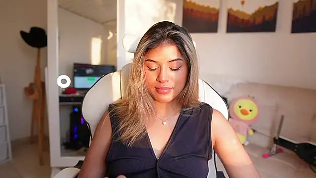 SaraParisi online show from February 2025 10:41:01 PM