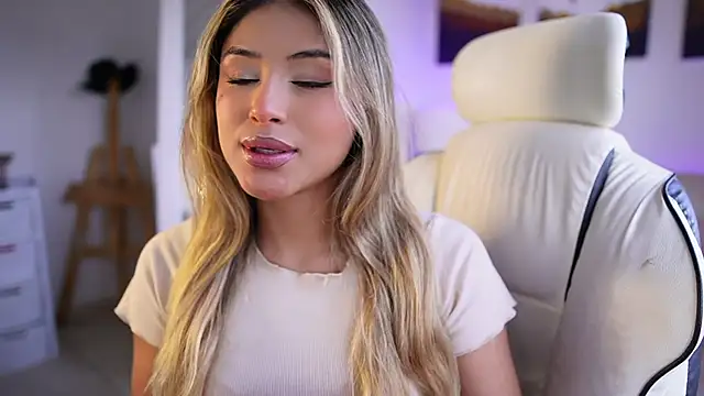 SaraParisi online show from February 2025 09:14:01 PM