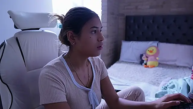 SaraParisi online show from March 2025 04:43:02 PM