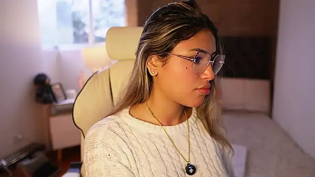 SaraParisi online show from March 2025 10:44:01 PM