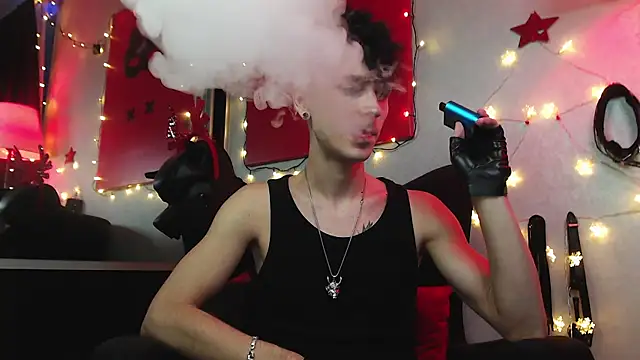 Joseph  Quinn online show from December 2024 03:48:01 PM