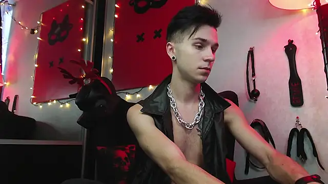 Joseph  Quinn online show from January 2025 11:48:01 AM