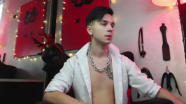 Joseph  Quinn online show from January 2025 09:41:01 AM