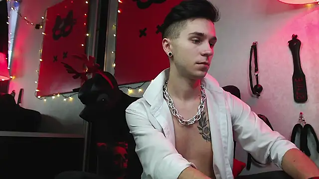 Joseph  Quinn online show from January 2025 12:46:02 PM