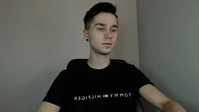 Joseph  Quinn online show from January 2025 11:14:01 AM