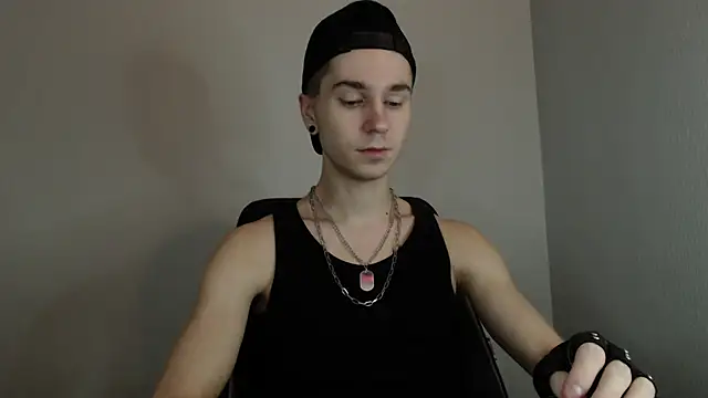 Joseph  Quinn online show from January 2025 08:11:01 AM