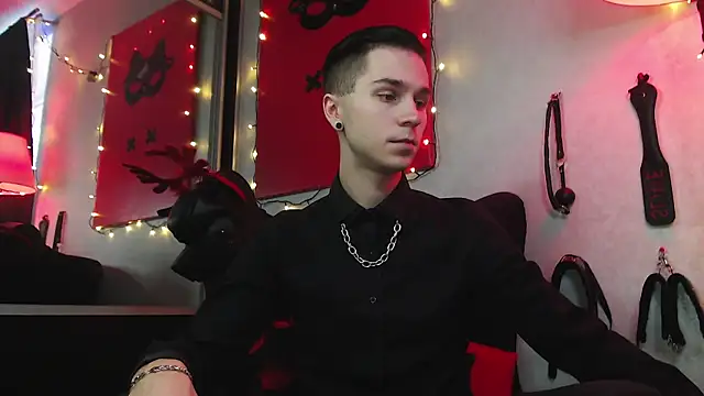 Joseph  Quinn online show from January 2025 10:12:02 AM