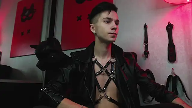 Joseph  Quinn online show from January 2025 10:29:02 AM