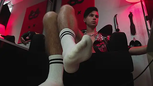 Joseph  Quinn online show from February 2025 11:25:01 AM