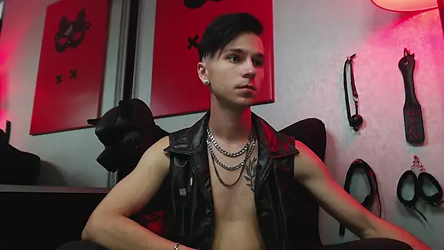 Joseph  Quinn online show from March 2025 11:58:02 AM